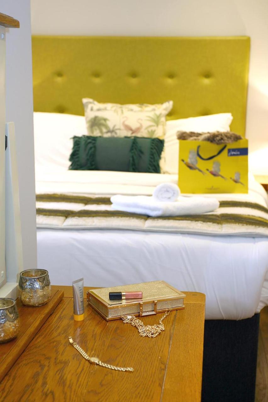 Eglantine Apartment *